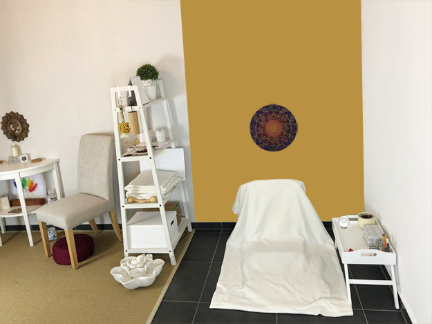 Raumwirkung mit Farbe - Meditationsplatz in Senfgelb